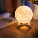 LICHIDARE STOC :Moon Lamp 3D - lampa in forma de luna, lumina LED, stand lemn